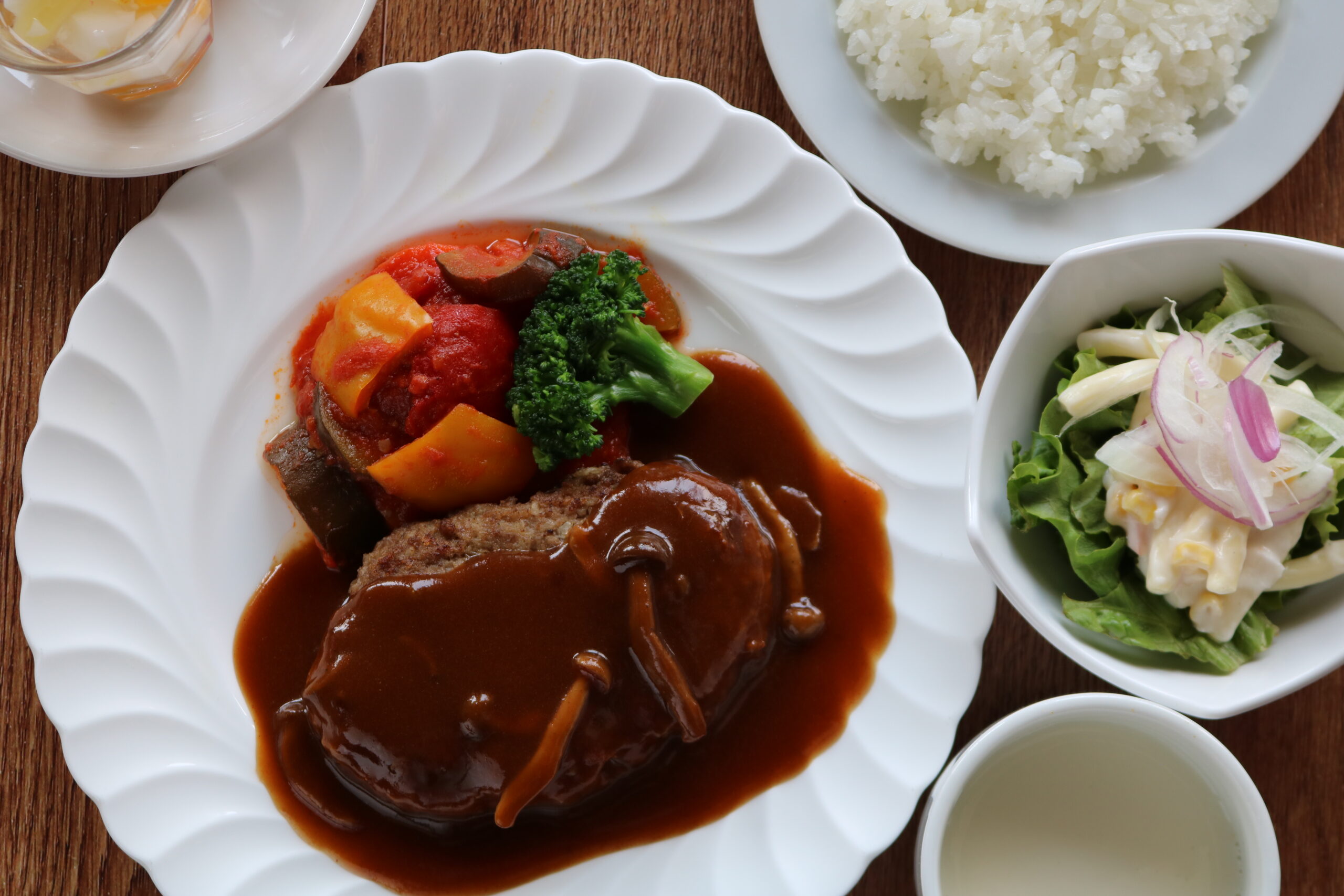 【10食限定】赤城牛のハンバーグ～彩野菜添え～
