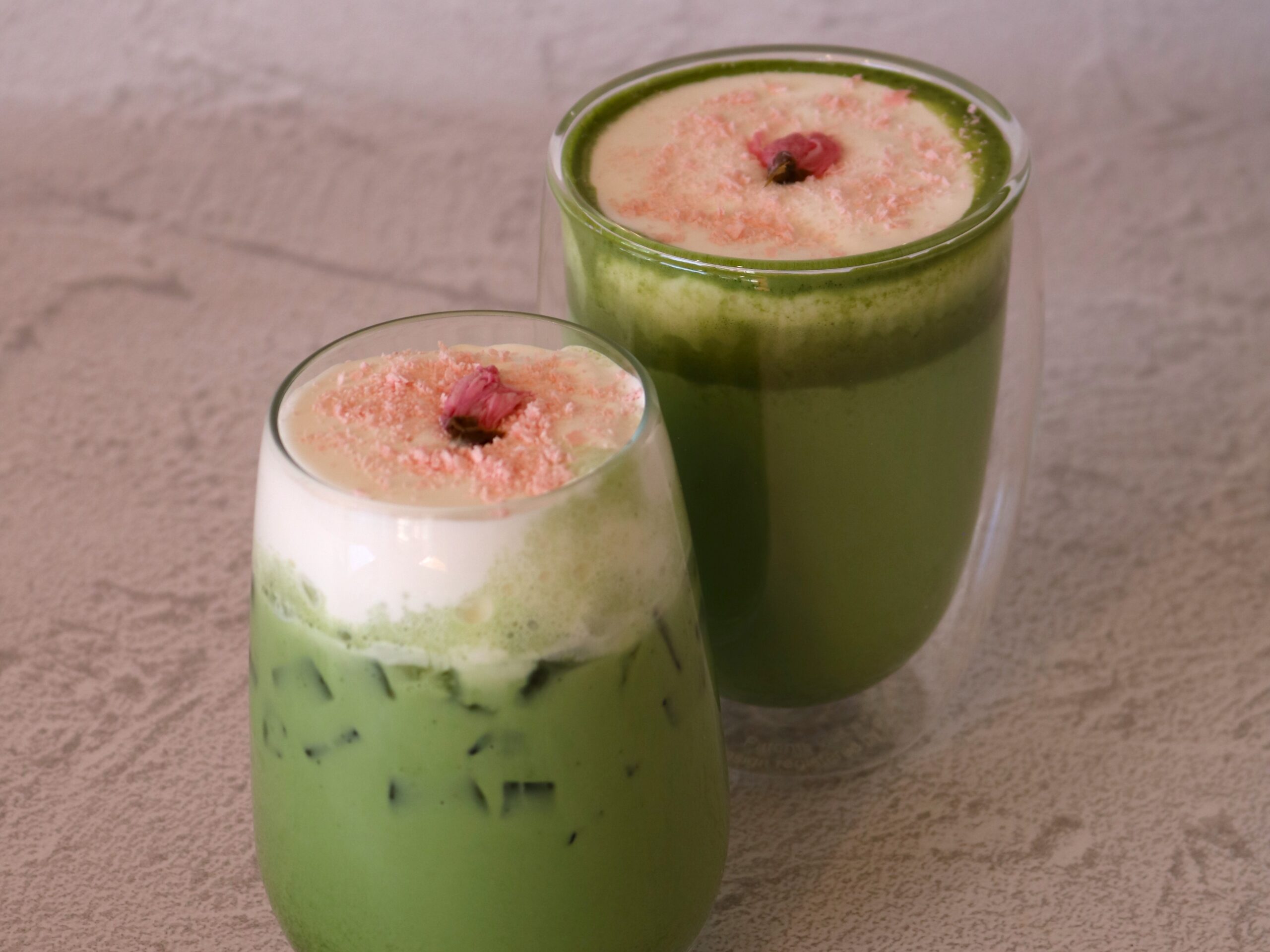 桜舞う抹茶ラテ